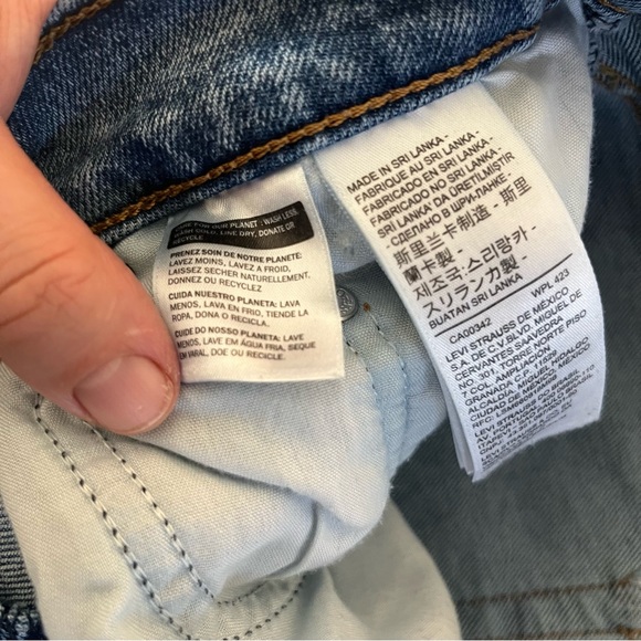 Levis Denim Jeans Size 31 with distressed knees high rise button fly light wash - Picture 11 of 12
